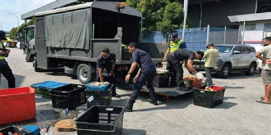 pasar haram warga asing pula digempur