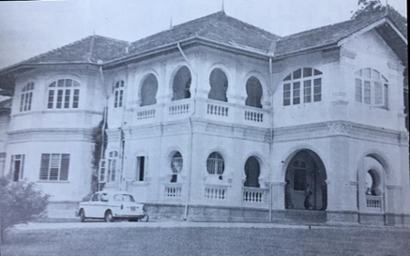 Bekas rumah agam Dato’ Bentara Kiri Amar Diraja telah dijadikan pejabat Lembaga Bandaran Kelang mulai 1949 dan seterusnya pejabat Majlis Bandaran Kelang pada tahun 1954 sehingga 1964