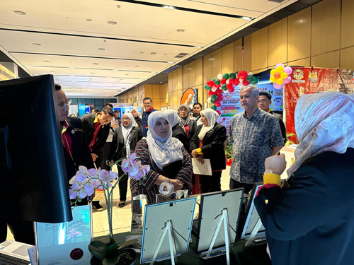LAWATAN PANEL PENILAI KE RERUAI PAMERAN KUMPULAN INOVASI E-FASTRIES SEMPENA PENILAIAN AKHIR INOVASI MALA 3.0