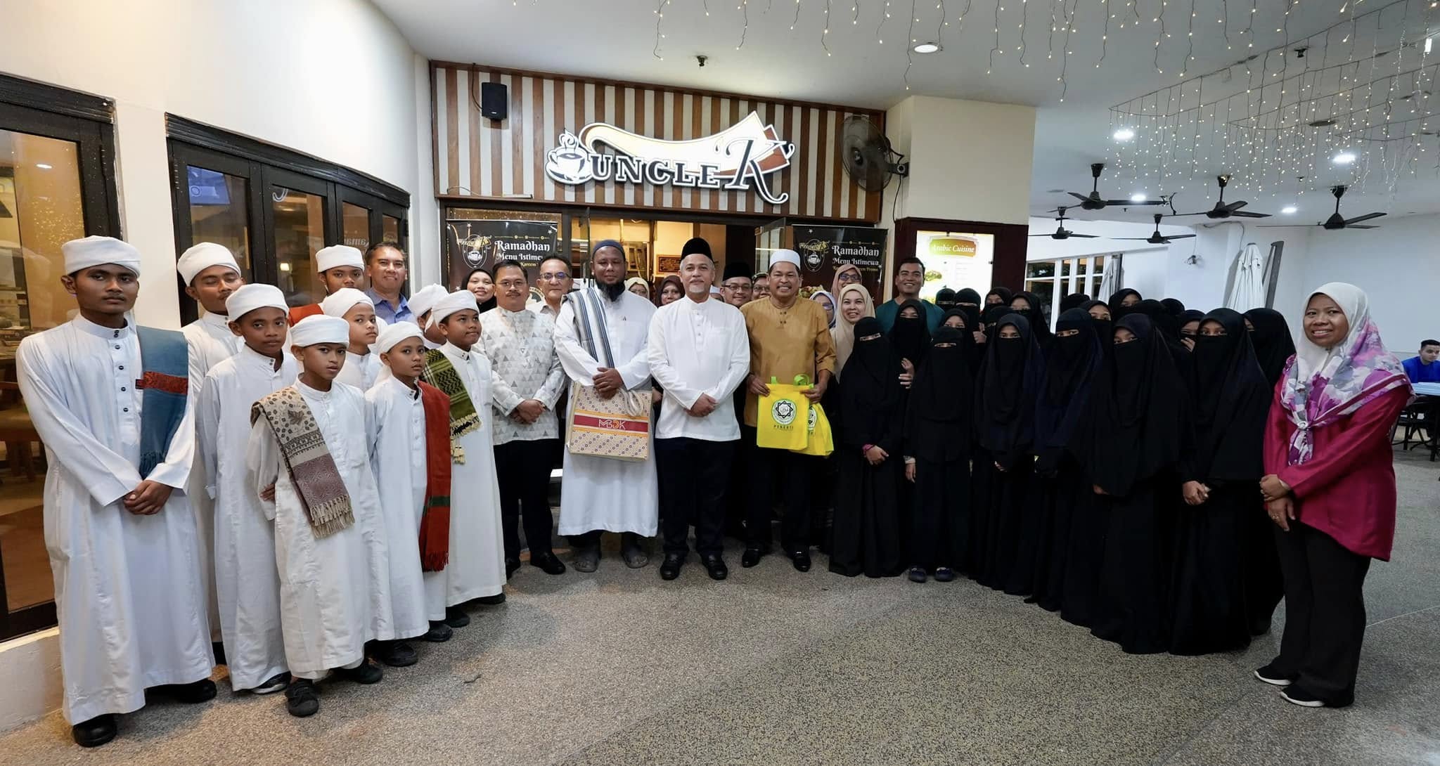 MAJLIS BERBUKA PUASA DAN SUMBANGAN DUIT RAYA BERSAMA ANAK-ANAK YATIM DAN ASNAF ANJURAN MBDK BERSAMA PEKERTI MBDK