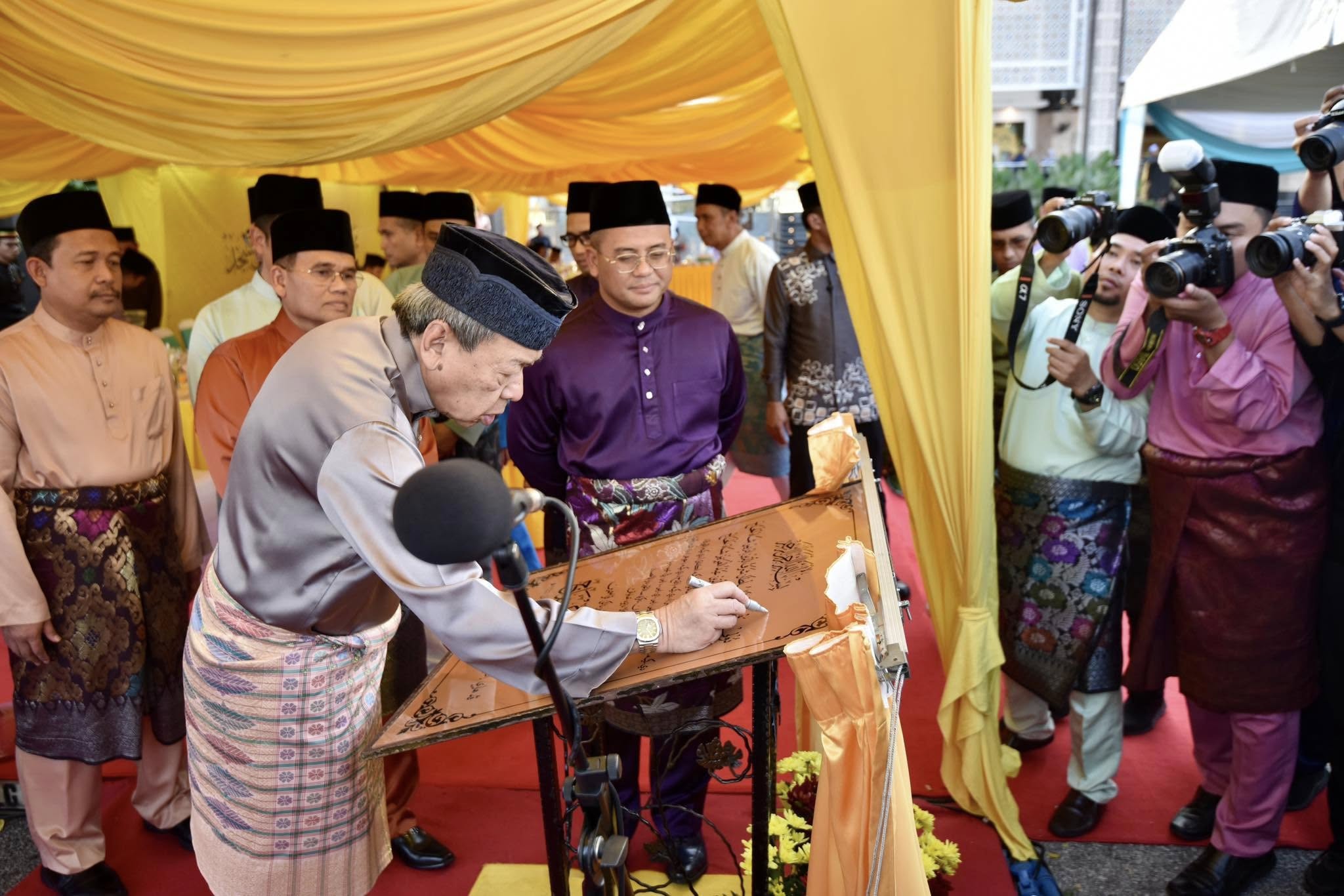 MAJLIS BERSAMA RAKYAT DAN PERASMIAN MASJID BANDAR BUKIT RAJA
