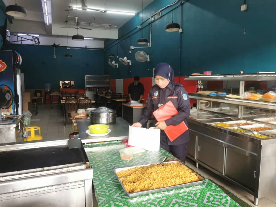OPERASI PENGUATKUASAAN ADUAN BERBANGKIT DI MESYUARAT JAWATANKUASA PELESENAN DAN KAWALAN PERNIAGAAN  (PERNIAGAAN DIUSAHAKAN OLEH WARGA ASING DI PERSIARAN PEGAGA)