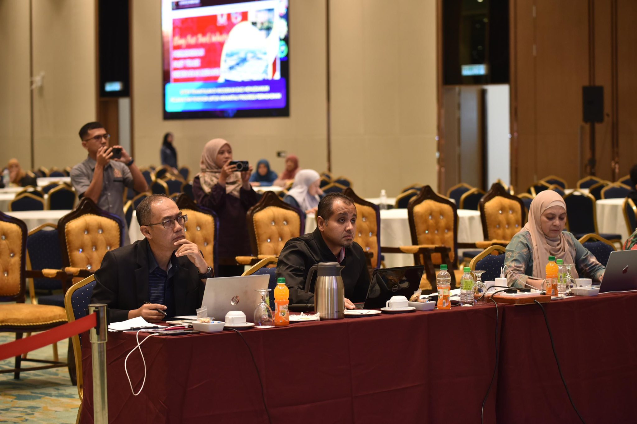 PEMBENTANGAN KUMPULAN E-FASTRIES BAGI PENILAIAN AKHIR PERTANDINGAN INOVASI MALA 3.0 - PIALA YB MENTERI KPKT 2024-2025.