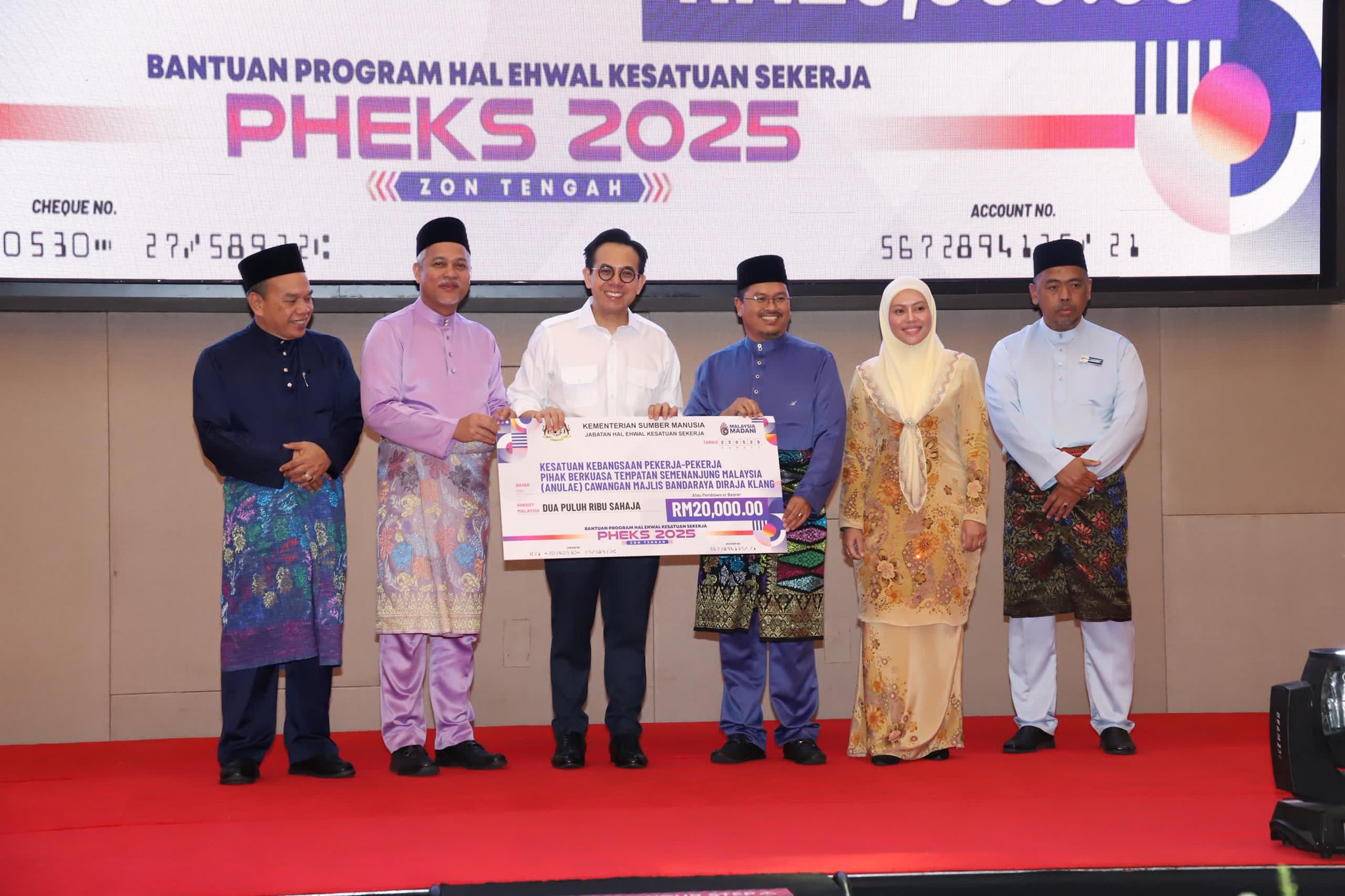 MAJLIS PENYERAHAN BANTUAN PROGRAM HAL EHWAL KESATUAN SEKERJA (PHEKS) PERINGKAT ZON TENGAH BAGI TAHUN 2025
