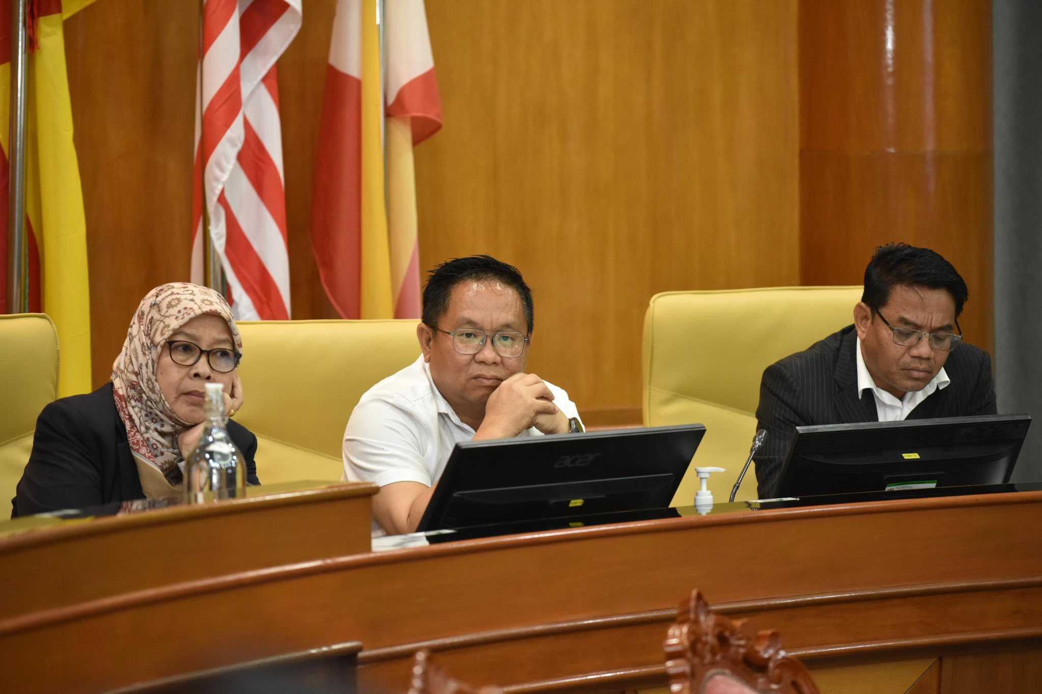 MESYUARAT KEMAJUAN INFRASTRUKTUR BAGI KAWASAN SELIAAN MBDK (BANJIRJALAN DAN CERUN). PENGERUSI ; YB DATO' IR. IZHAM BIN HASHIM 9 (EXCO INFRASTRUKTUR DAN PERTANIAN)
