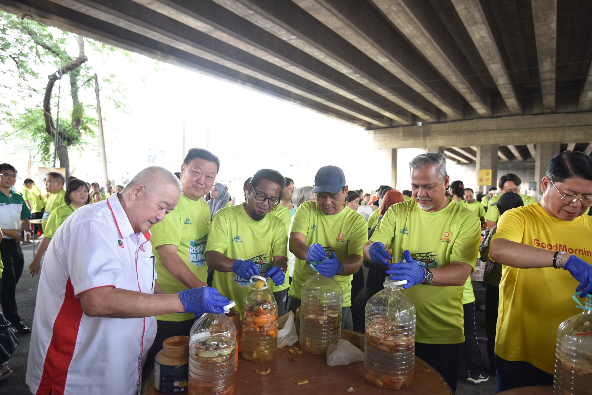 PERASMIAN PROGRAM ESG MELONTAR BEBOLA ENZIMATIK (MUDBALL) KE SUNGAI KLANG
