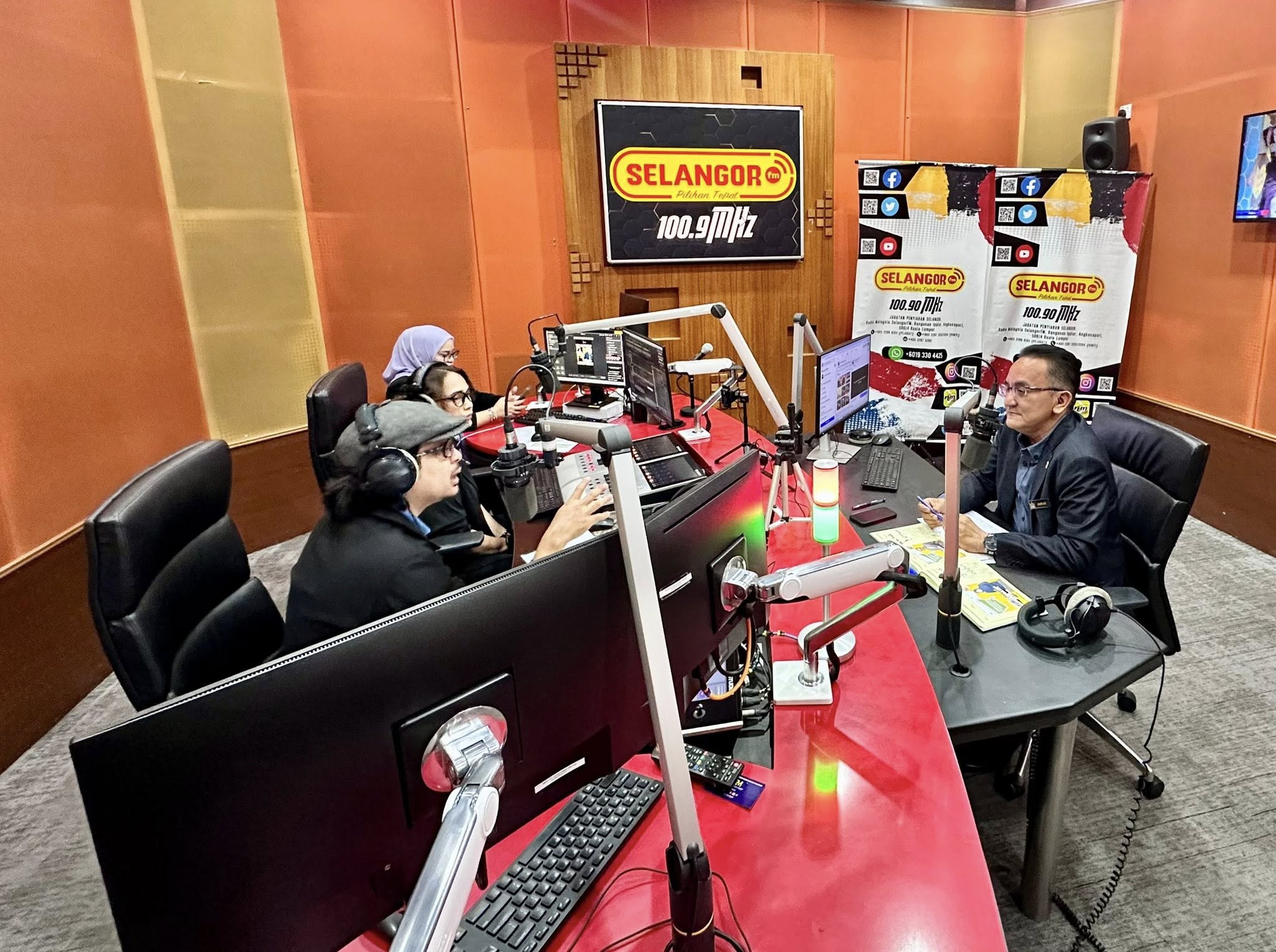 BANDARAYA DIRAJA KLANG  BANDARAYA KITA (SELANGORFM 100.9) BERSAMA PENGARAH JABATAN PESURUHJAYA BANGUNAN MAJLIS BANDARAYA DIRAJA KLANG