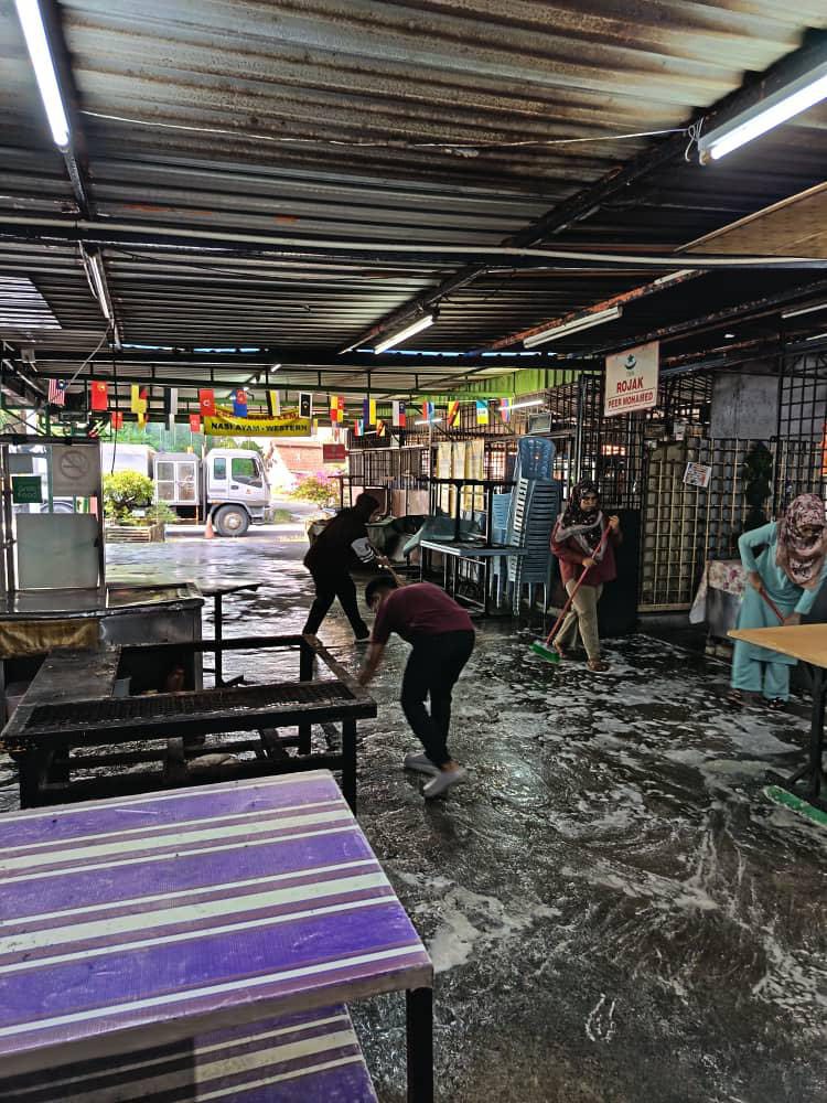 PROGRAM GOTONG ROYONG BERSAMA PENYEWA GERAI MAJLIS DI GERAI MAKAN JALAN ACHEH, PELABUHAN KLANG