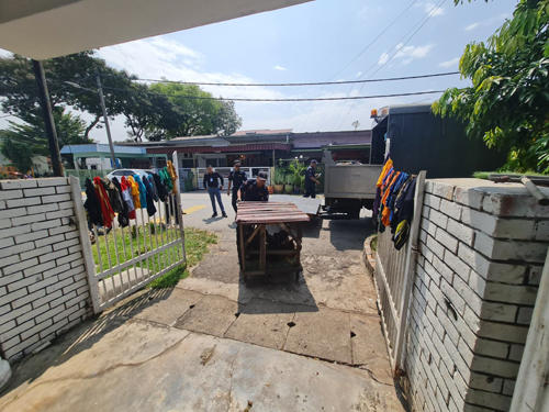 OPERASI PENGUATKUASAAN ADUAN WARGA ASING MEMBELA AYAM DALAM KEDIAMAN
