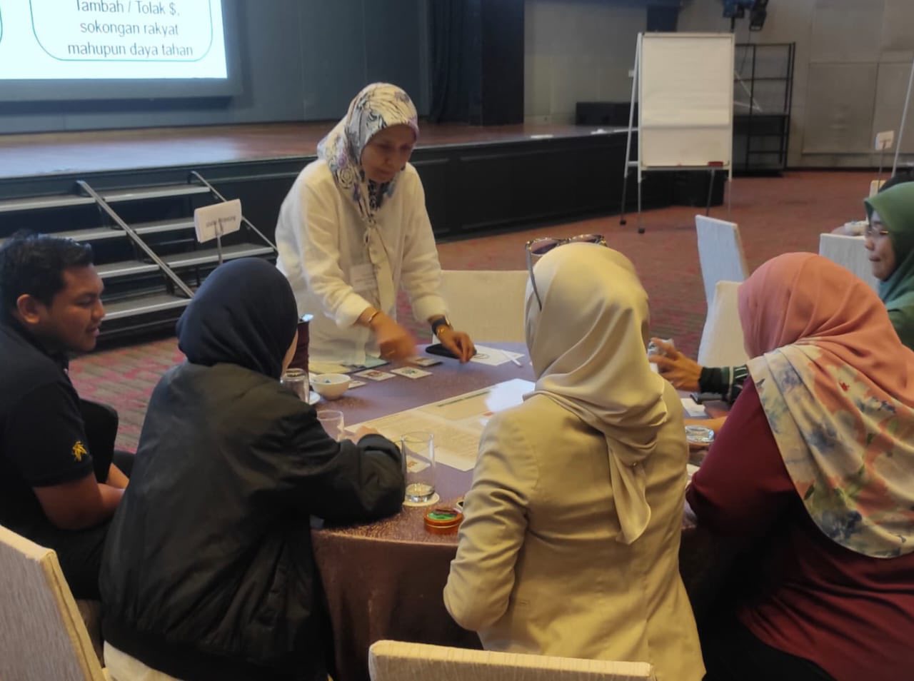 BENGKEL PENYELARASAN PELAKSANAAN DASAR PERUBAHAN IKLIM NEGERI SELANGOR (DPINS) OLEH JAWATANKUASA TETAP ALAM SEKITAR, PERUBAHAN IKLIM DAN TEKNOLOGI HIJAU DENGAN KERJASAMA PUSAT ADAPTASI PERUBAHAN IKLIM (SCAC)