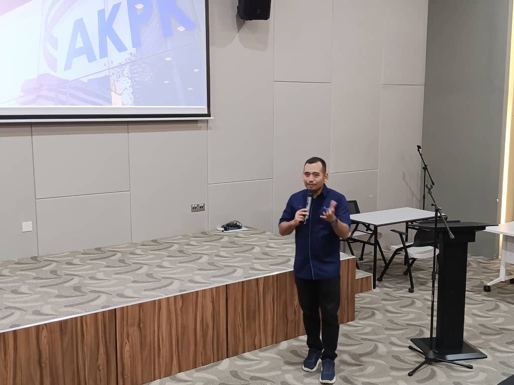 CELIK KEWANGAN  BIAR PAPA ASAL BERGAYAdan sesi Kaunseling Kewangan bersama pegawai AKPK