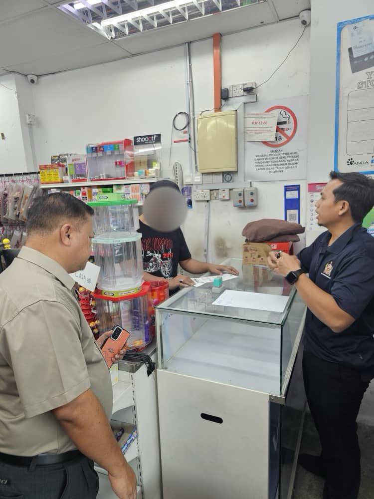 MAKANAN ROSAK & LUAR TARIKH DIRAMPAS