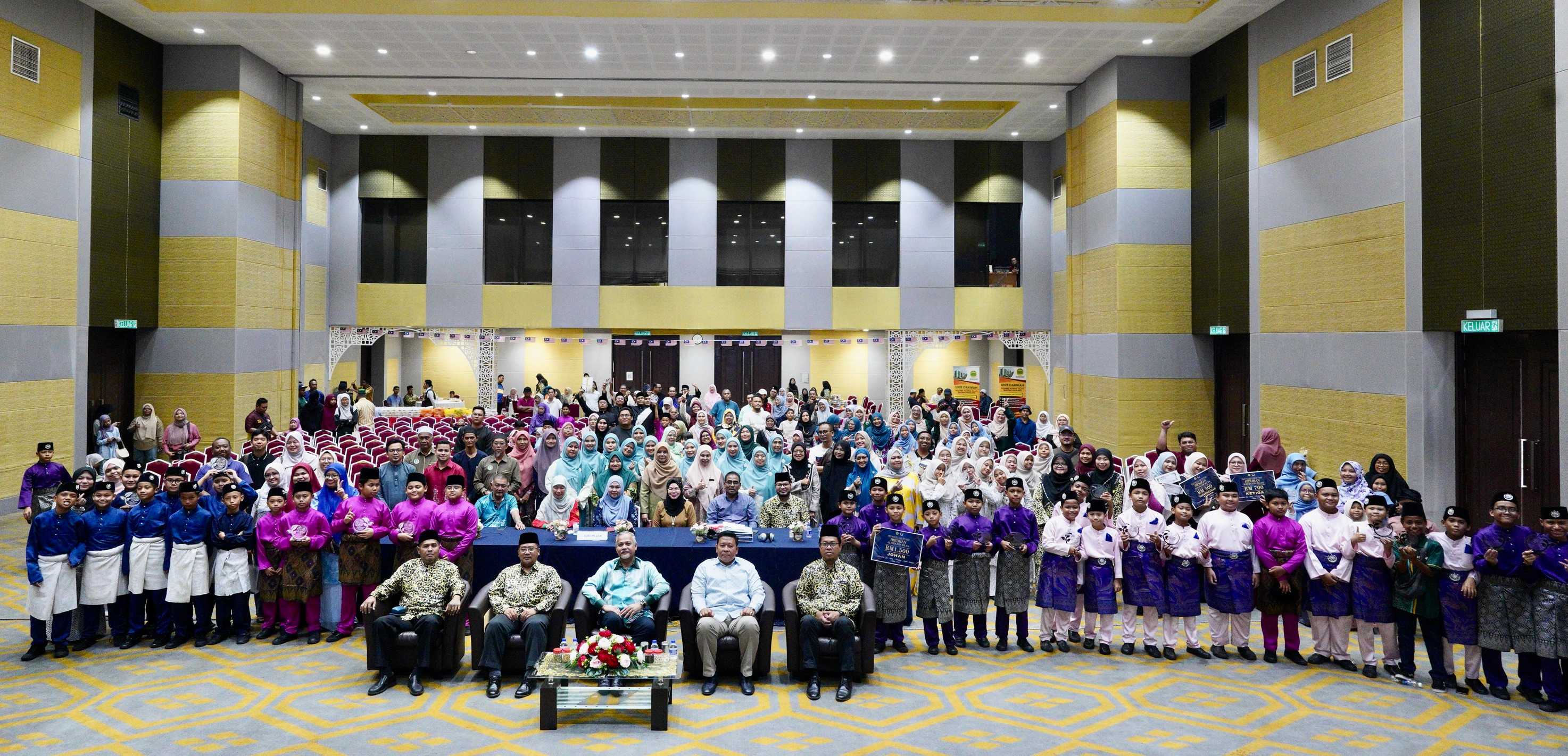 PROGRAM WE CARE WE SHARE HIBURAN ALTERNATIF ISLAM 1