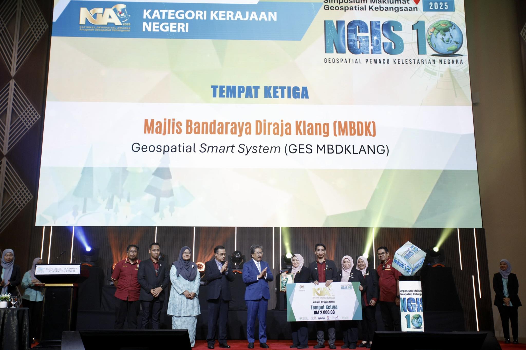 KEJAYAAN MBDK DI ANUGERAH GEOSPATIAL KEBANGSAAN 2025 1