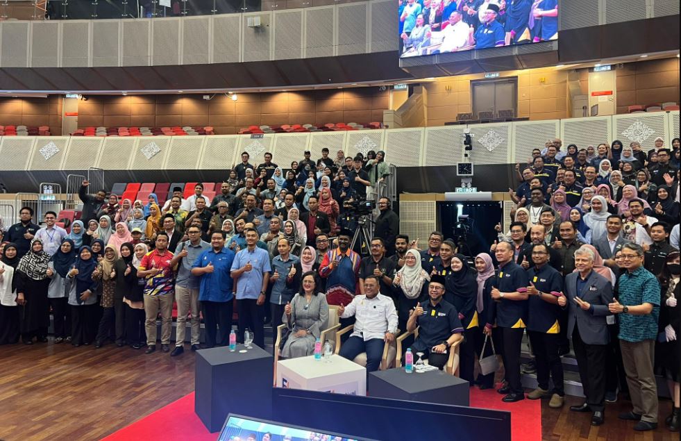 PAMERAN PRODUK INOVASI OLEH KUMPULAN INOVATIF DAN KREATIF (KIK) 1