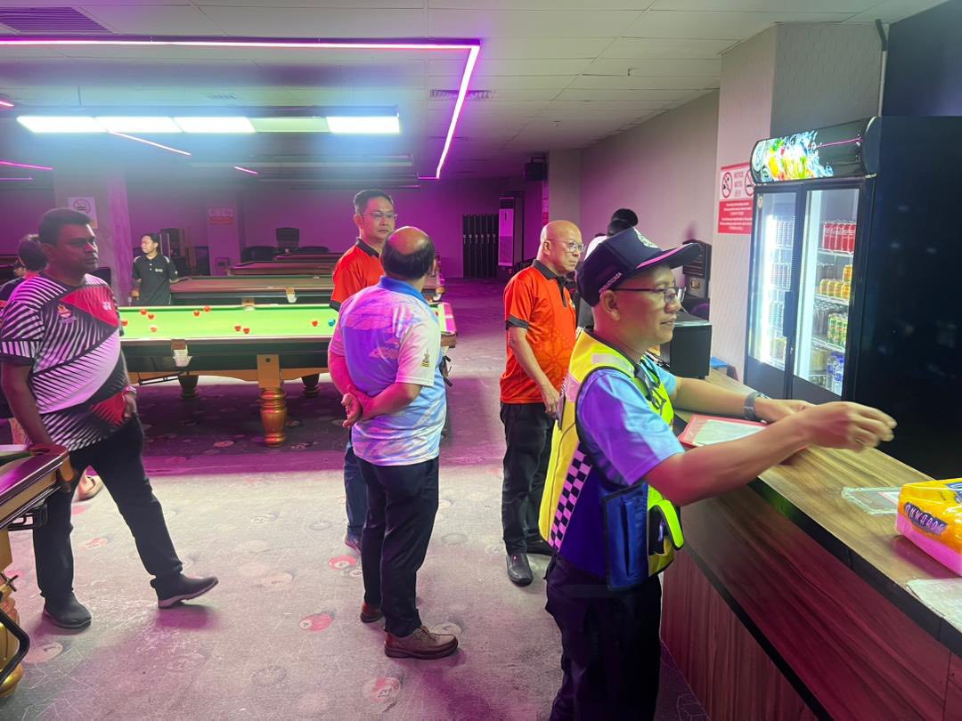 OPERASI PENGUATKUASAAN PREMIS HIBURAN JALAN PASAR, KLANG JABATAN PELESENAN DAN JABATAN PENGUATKUASA 1