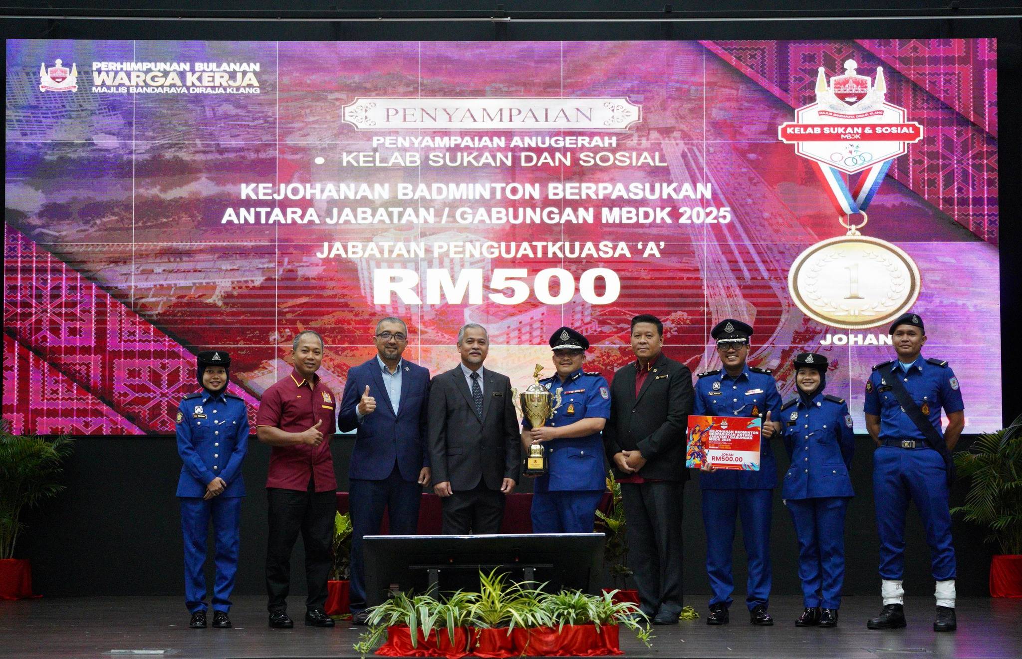 PENYAMPAIAN ANUGERAH ICT DAN ANUGERAH KELAB SUKAN & SOSIAL 1