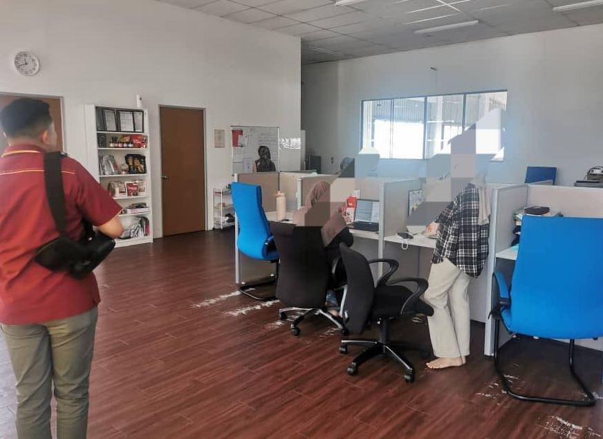 PREMIS MEMPROSES MAKANAN DISERBU 1