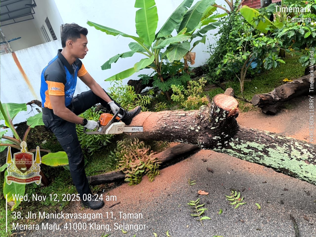 SKUAD PANTAS MBDK ADUAN POKOK TUMBANG DI TAMAN MENARA MAJU 1