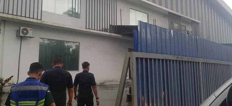 OPERASI PENGUATKUASAAN KILANG BAJA 1