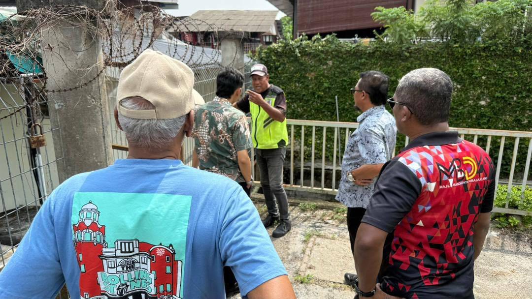 LAWATAN TAPAK ISU KEBERSIHAN BERSAMA AHLI MAJLIS 1