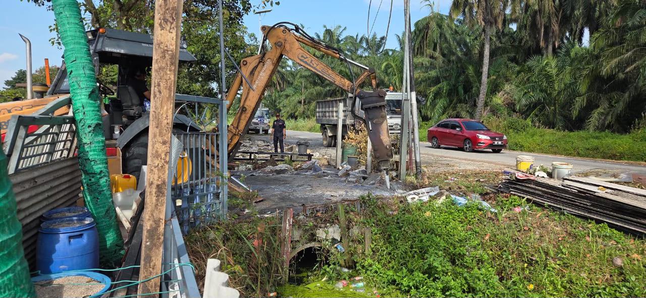 OPERASI BERSEPADU ROBOH BINAAN TANPA KEBENARAN 1