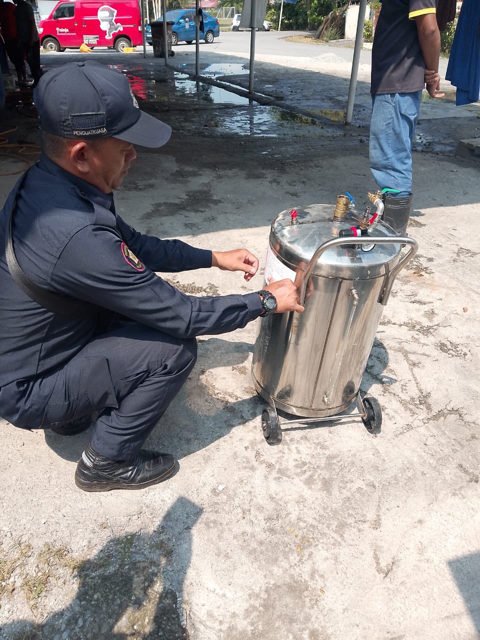 OPERASI PENGUATKUASAAN  PREMIS CUCI KENDERAAN TANPA LESEN 1