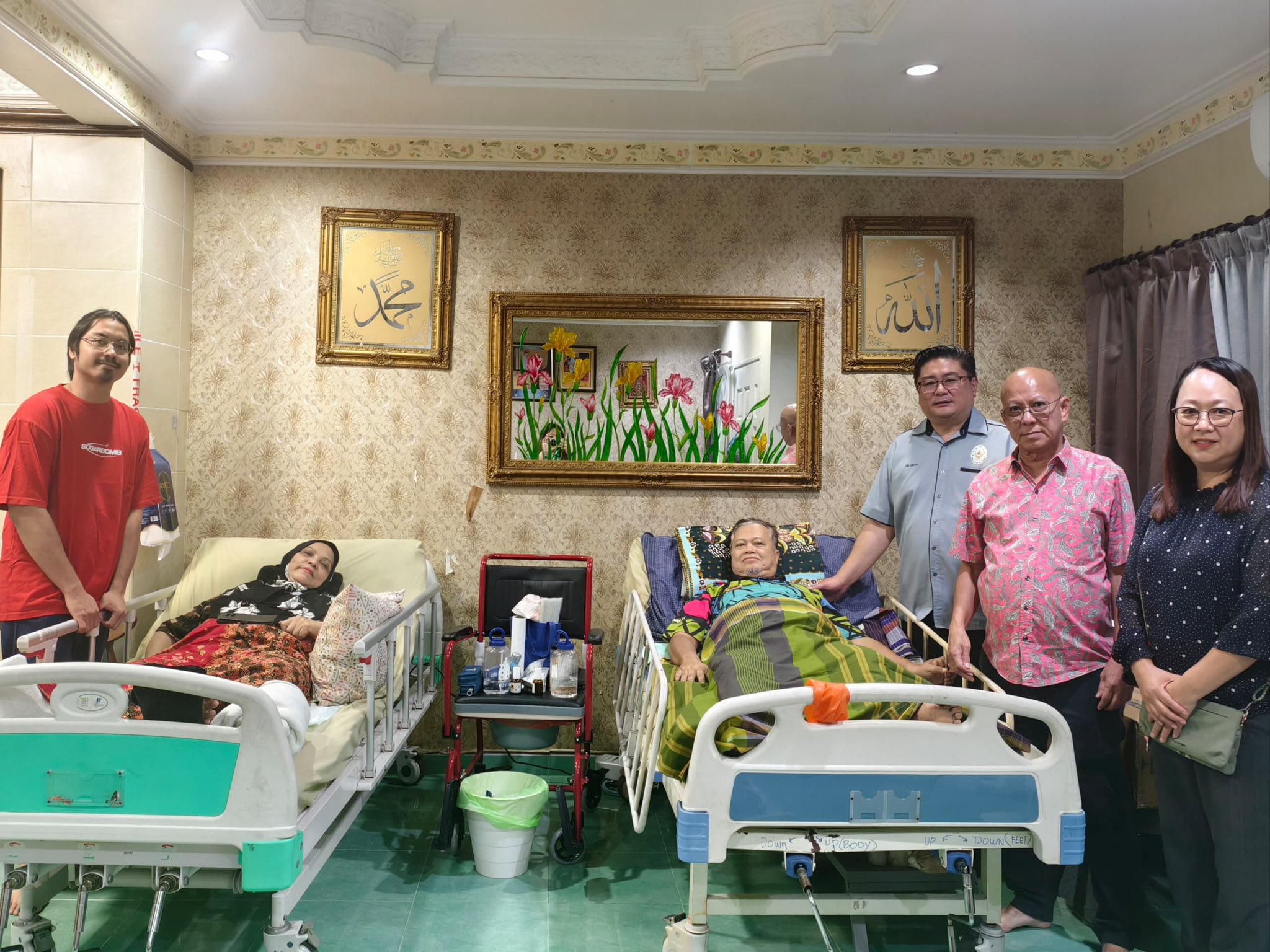 penyerahan sumbangan peralatan perubatan: keprihatinan buat keluarga encik zakaria ismail