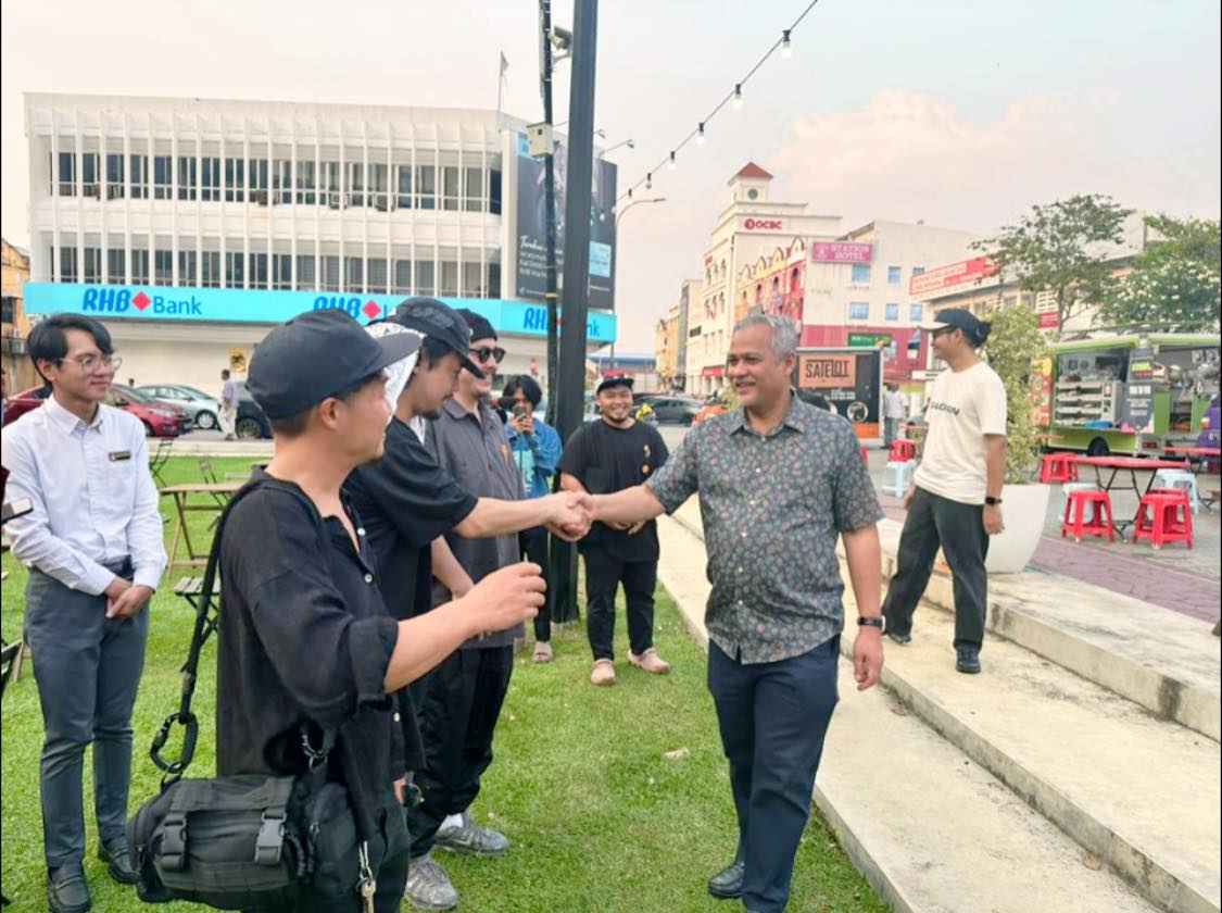 mural rentas negara malaysia x jepun “wall battle: clash of titans – osaka edition”