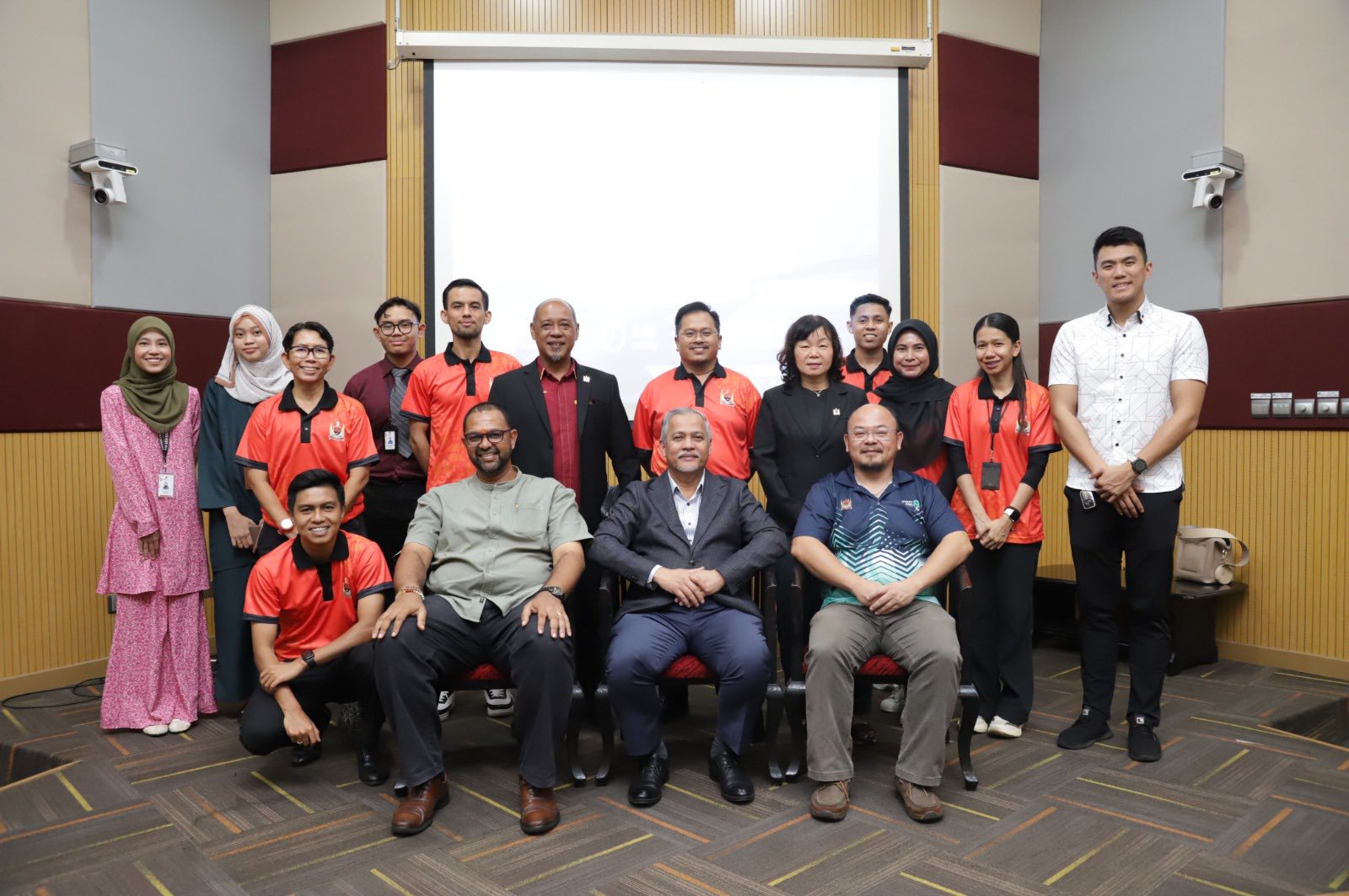 penyerahan bendera kontinjen mbdk ke karnival sukan mala fasa 1 2026