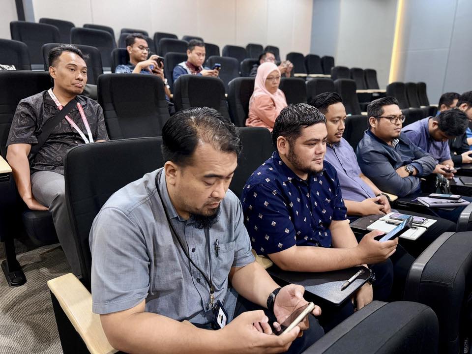 program kursus green card cidb bertempat di auditorium, mbdk bukit raja melibatkan kakitangan majlis bandaraya diraja klang