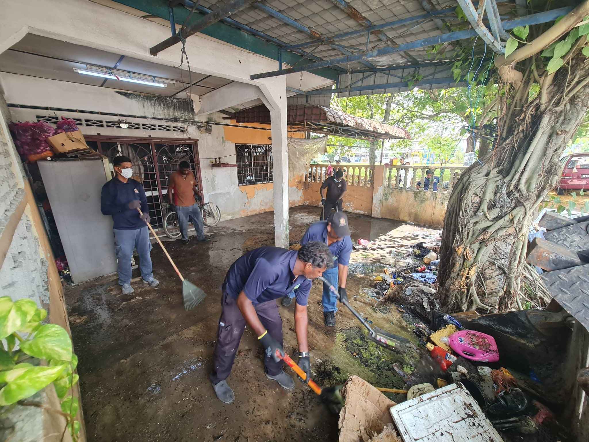operasi penguatkuasaan: pembersihan premis kediaman (simpanan barang kitar semula)