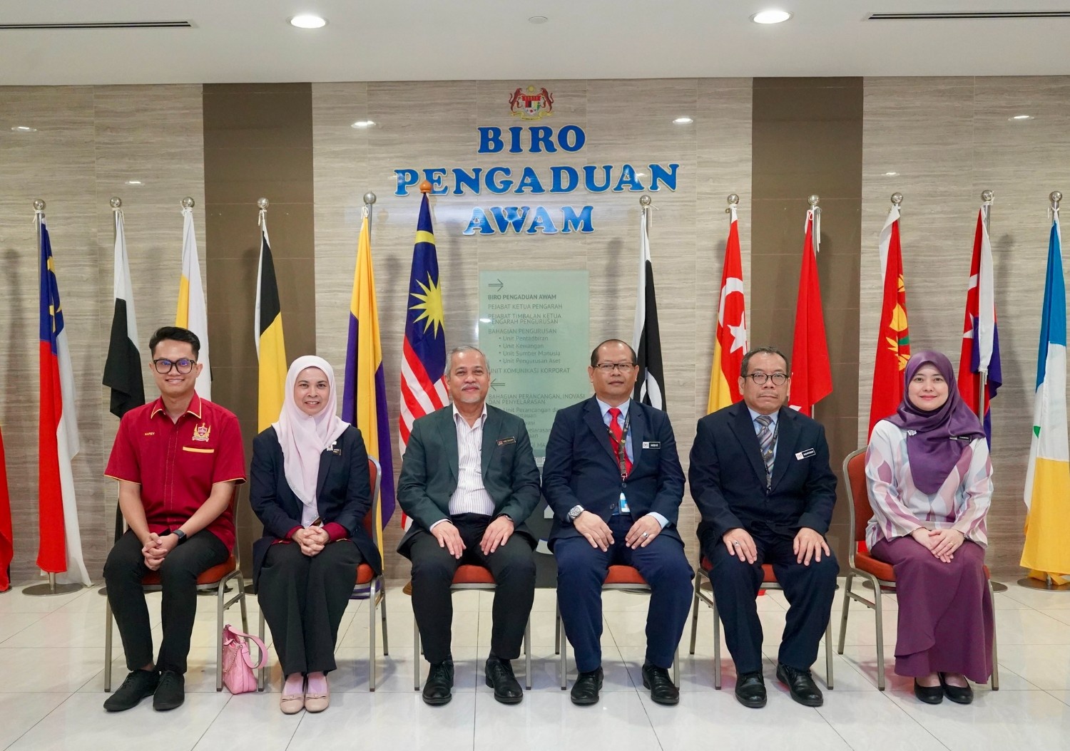 𝗟𝗔𝗪𝗔𝗧𝗔𝗡 𝗟𝗜𝗕𝗔𝗧 𝗨𝗥𝗨𝗦 𝗠𝗕𝗗𝗞 𝗞𝗘 𝗕𝗜𝗥𝗢 𝗣𝗘𝗡𝗚𝗔𝗗𝗨𝗔𝗡 𝗔𝗪𝗔𝗠