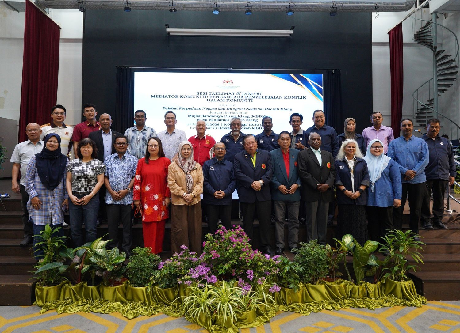 𝗦𝗘𝗦𝗜 𝗧𝗔𝗞𝗟𝗜𝗠𝗔𝗧 & 𝗗𝗜𝗔𝗟𝗢𝗚 𝗠𝗘𝗗𝗜𝗔𝗧𝗢𝗥 𝗞𝗢𝗠𝗨𝗡𝗜𝗧𝗜  𝗣𝗘𝗡𝗚𝗔𝗡𝗧𝗔𝗥𝗔 𝗣𝗘𝗡𝗬𝗘𝗟𝗘𝗦𝗔𝗜𝗔𝗡 𝗞𝗢𝗡𝗙𝗟𝗜𝗞 𝗗𝗔𝗟𝗔𝗠 𝗞𝗢𝗠𝗨𝗡𝗜𝗧𝗜