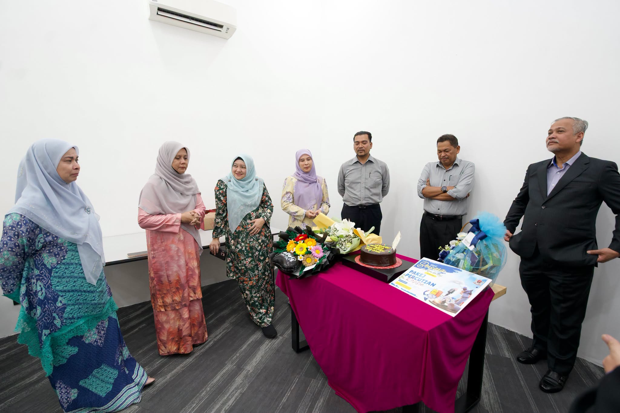 35 tahun berbakti: selamat bersara encik azmi