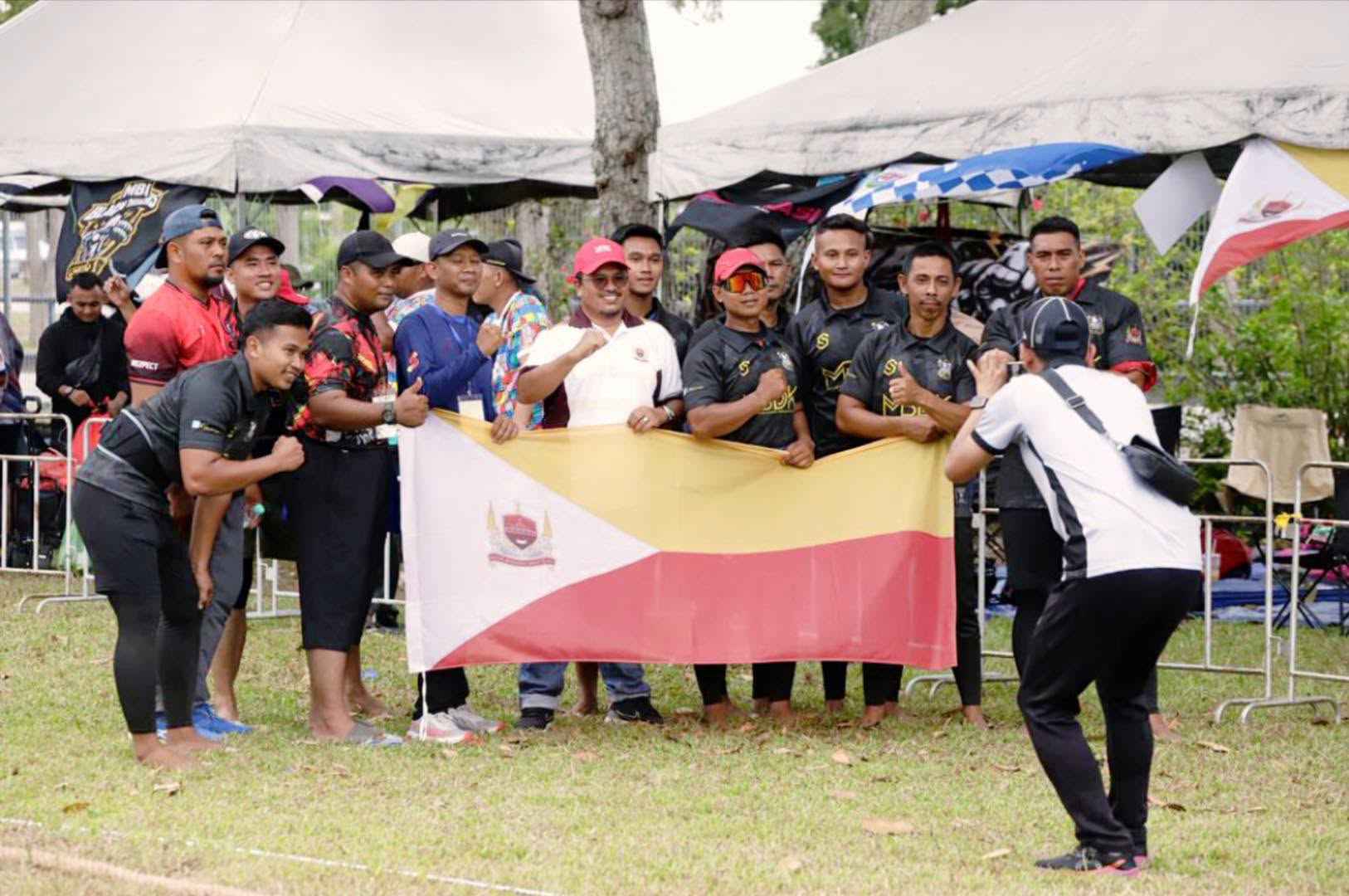 KONTINJEN MAJLIS BANDARAYA DIRAJA KLANG (MBDK) MEMULAKAN CABARAN HARI PERTAMA DI KARNIVAL SUKAN MALA 2026 (FASA KEDUA) DENGAN MEMAMERKAN SEMANGAT KESUKANAN YANG TINGGI, KOMITMEN PADU, DAN KERJA BERPASUKAN YANG LUAR BIASA DALAM ACARA BADMINTON DAN TARIK TALI.