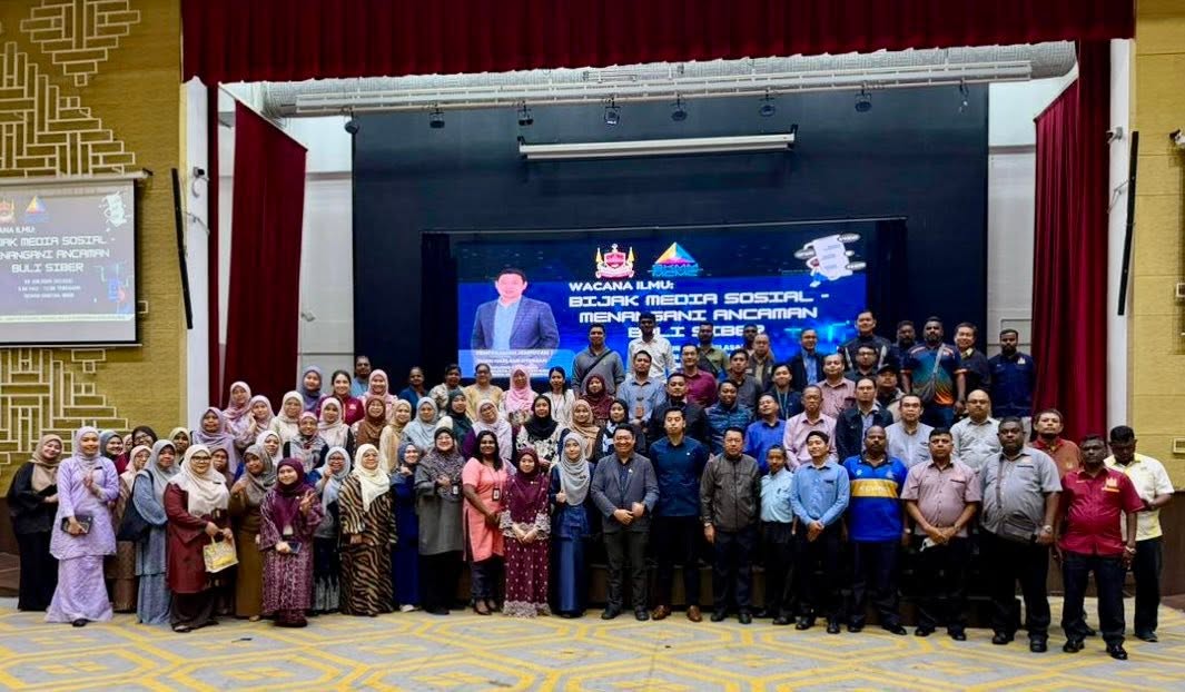program wacana ilmu: “bijak media sosial - menangani ancaman buli siber” bertempat di dewan hamzah