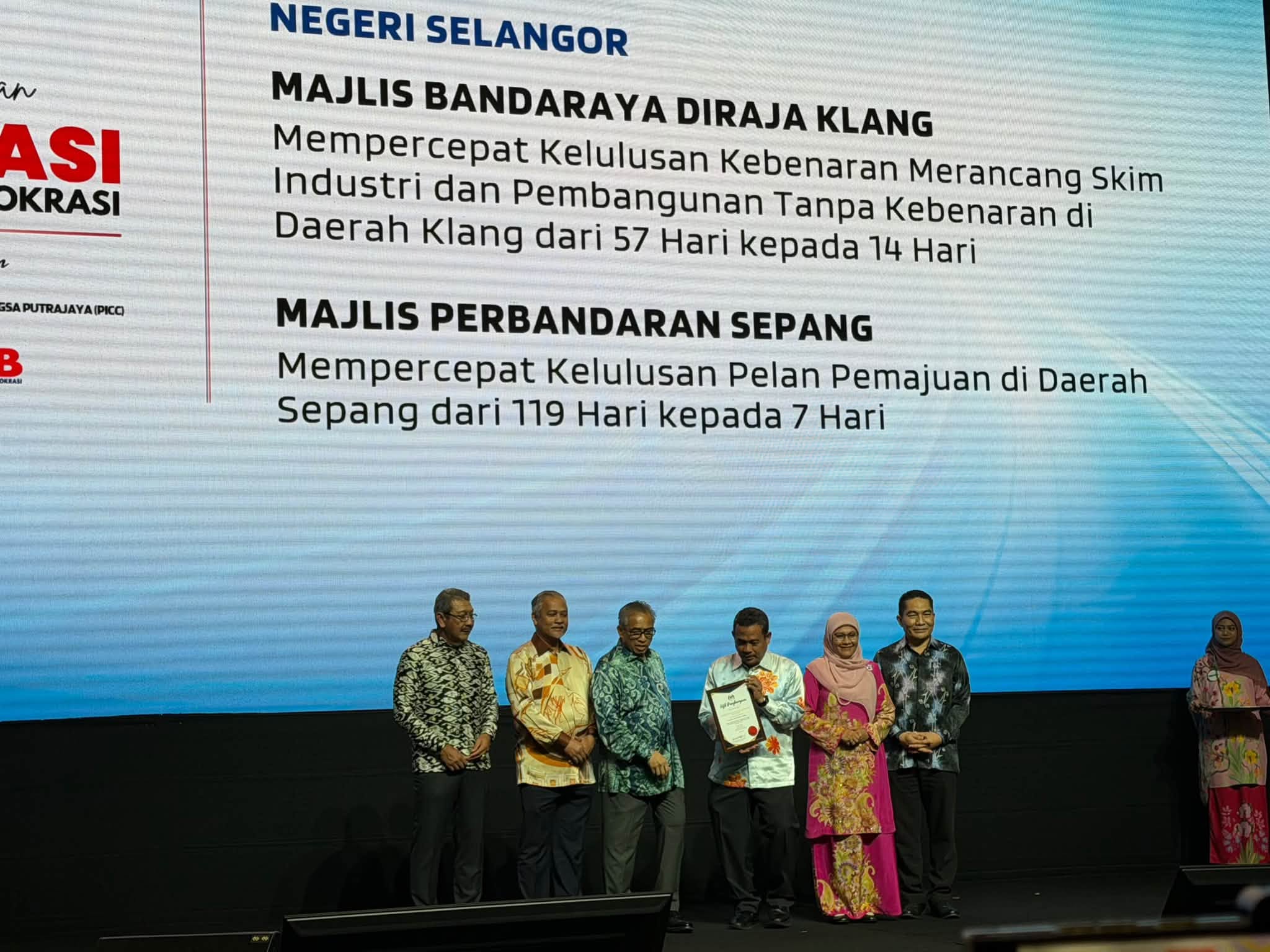 majlis bandaraya diraja klang terima pengiktirafan projek berimpak tinggi di majlis pengiktirafan reformasi kerenah birokrasi (rkb) 2025