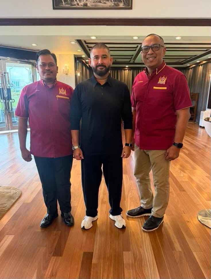 MENJUNJUNG KASIH DYAM TUNKU MAHKOTA ISMAIL