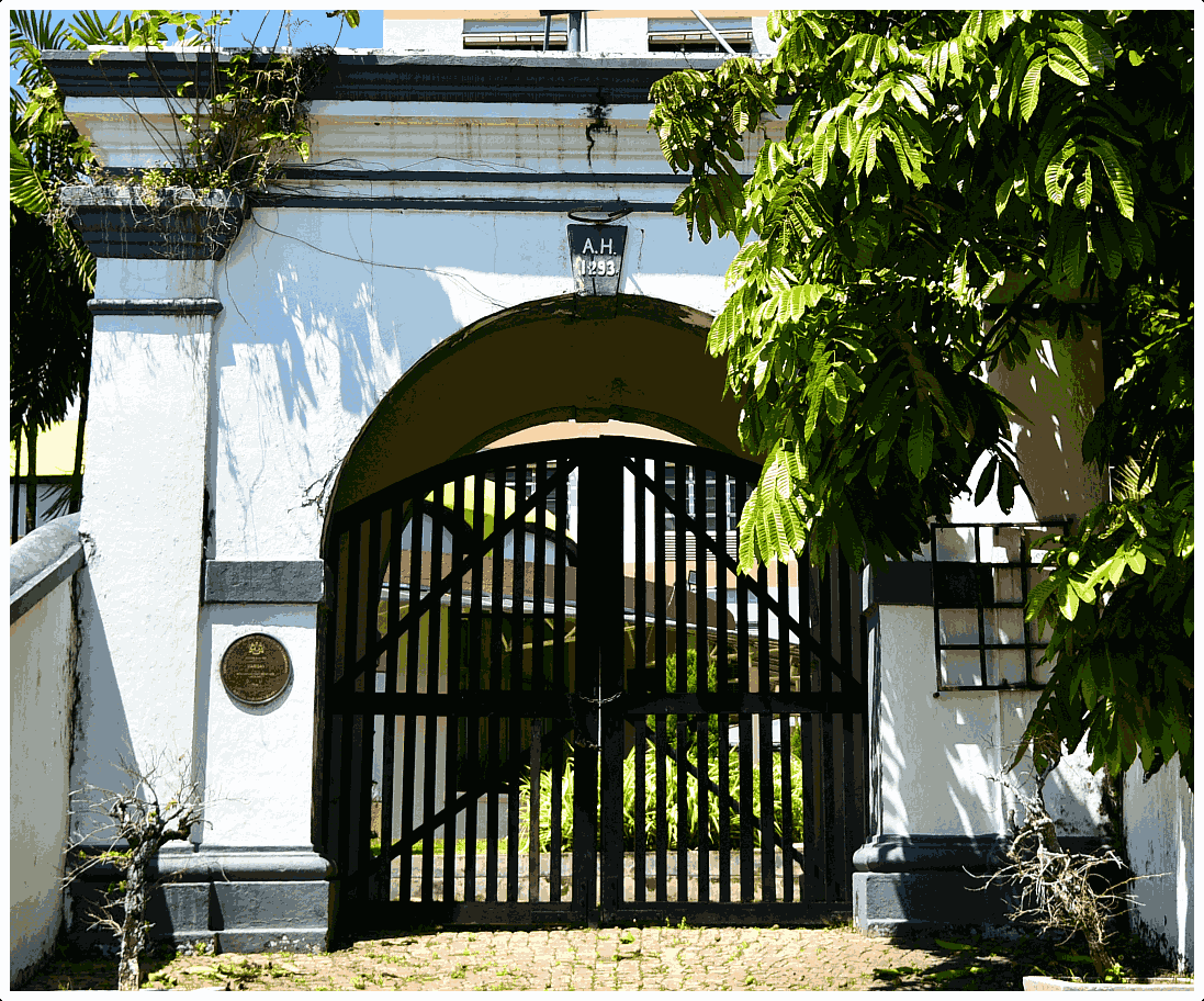  5. Pintu Kota Raja Mahadi