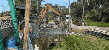 MBDK roboh dua premis cuci kenderaan dibina tanpa kebenaran