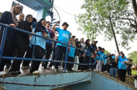 Lepas 500 bebola lumpur: Inisiatif UiTM, komuniti rawat Sungai Klang wajar dicontohi