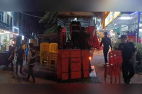 Lapan premis diserbu, kerusi meja tanpa permit disita