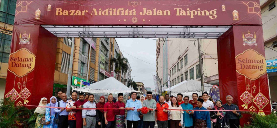 gerbang aidilfitri bawa kemeriahan di jalan taiping